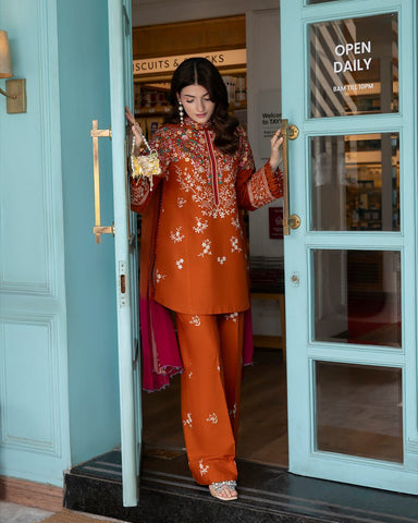 BATIK
WEAR BY THE GORGEOUS ACTRESS_KAINAT ASLAM