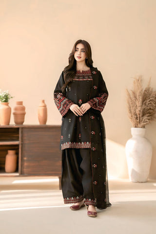 BATIK
WEAR BY THE GORGEOUS ACTRESS KAINAT ASLAM