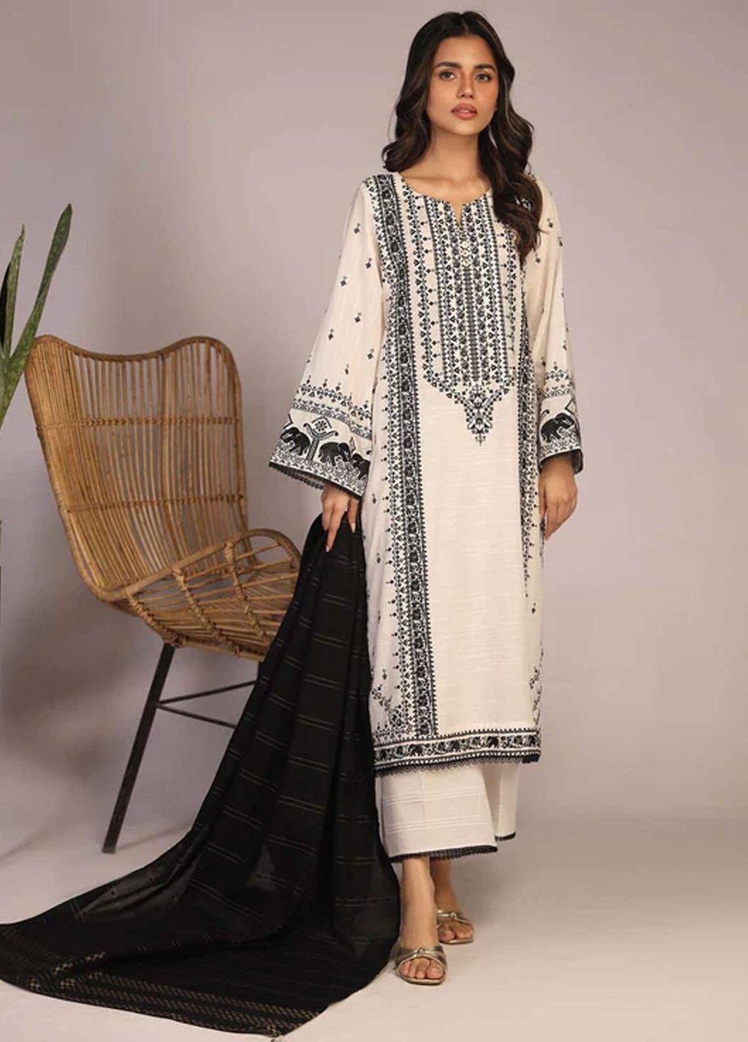 Embroidered Dhanak Winter 3Piece Dress