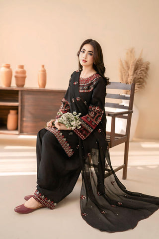 BATIK
WEAR BY THE GORGEOUS ACTRESS KAINAT ASLAM